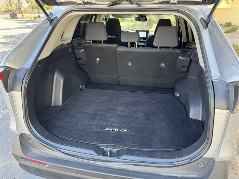 2021 Toyota RAV4 LE - Photo 24 - Mesa, AZ 85210