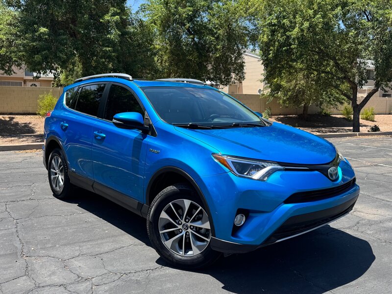 2017 Toyota RAV4 Hybrid XLE  