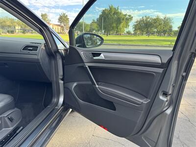 2018 Volkswagen Golf SportWagen TSI SE   - Photo 12 - Mesa, AZ 85210