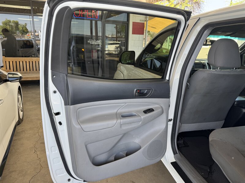 2013 Toyota Tacoma PreRunner V6 - Photo 16 - Mesa, AZ 85210