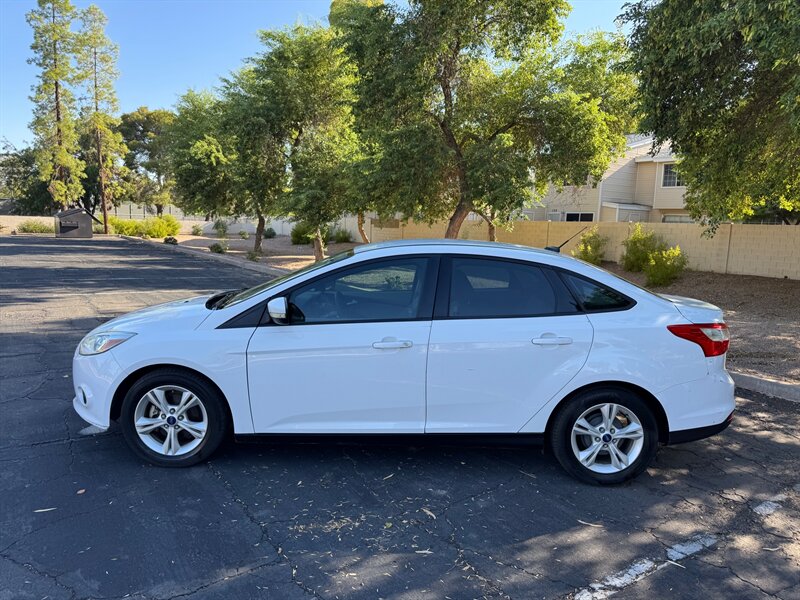 2014 Ford Focus SE - Photo 2 - Mesa, AZ 85210