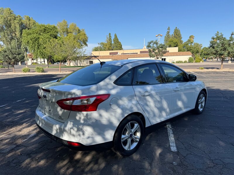 2014 Ford Focus SE - Photo 5 - Mesa, AZ 85210