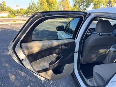 2014 Ford Focus SE - Photo 18 - Mesa, AZ 85210