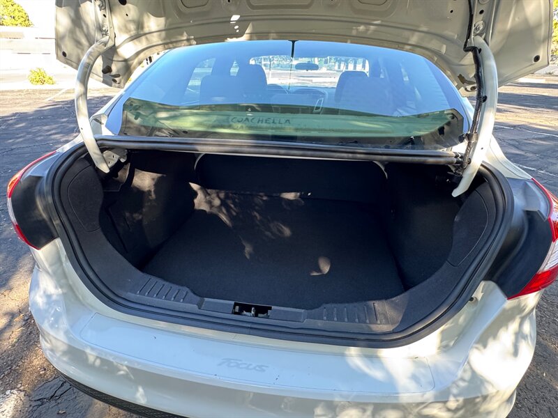 2014 Ford Focus SE - Photo 27 - Mesa, AZ 85210