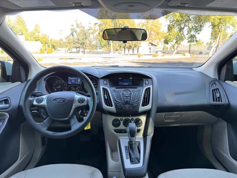 2014 Ford Focus SE - Photo 19 - Mesa, AZ 85210
