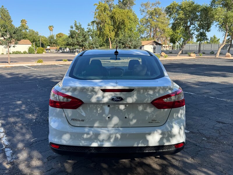 2014 Ford Focus SE - Photo 4 - Mesa, AZ 85210