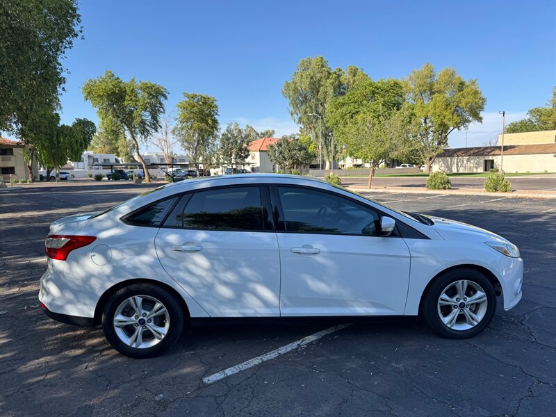 2014 Ford Focus SE - Photo 6 - Mesa, AZ 85210