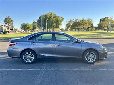 2015 Toyota Camry SE   - Photo 2 - Mesa, AZ 85210