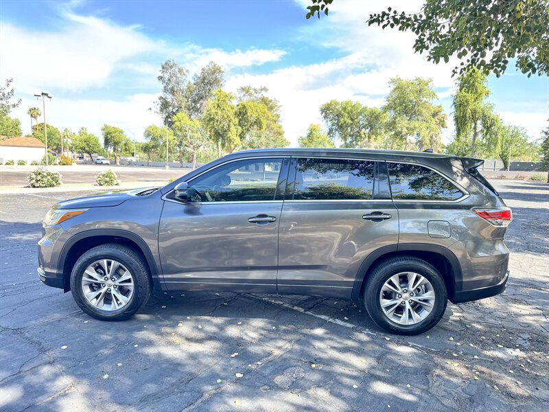 2015 Toyota Highlander XLE - Photo 6 - Mesa, AZ 85210