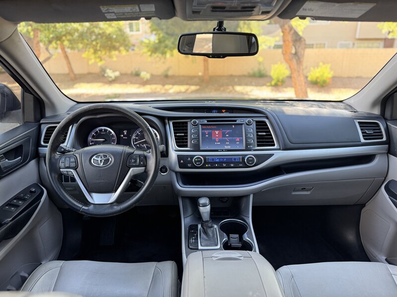2015 Toyota Highlander XLE - Photo 17 - Mesa, AZ 85210