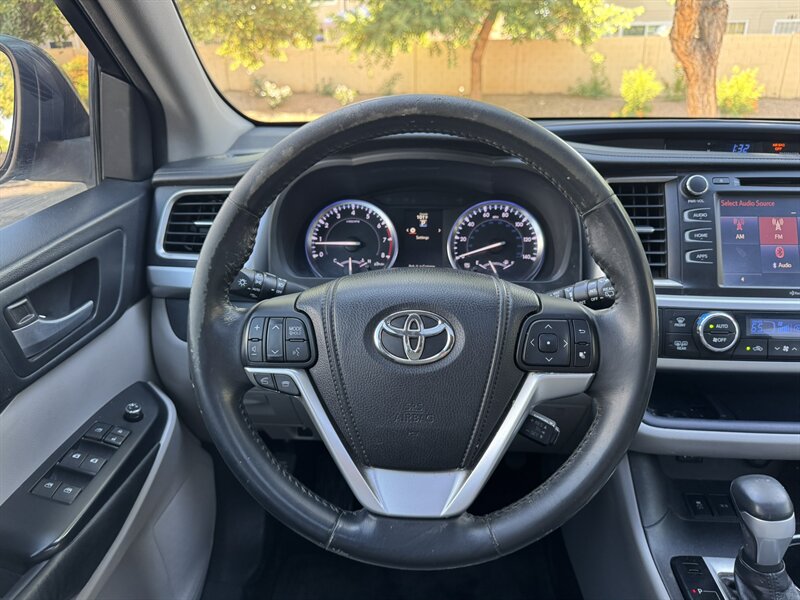 2015 Toyota Highlander XLE - Photo 18 - Mesa, AZ 85210