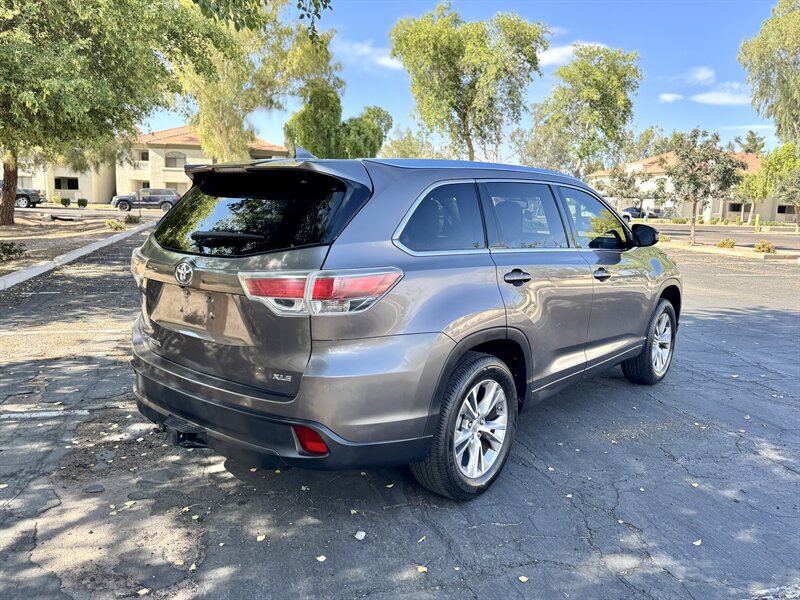 2015 Toyota Highlander XLE - Photo 3 - Mesa, AZ 85210