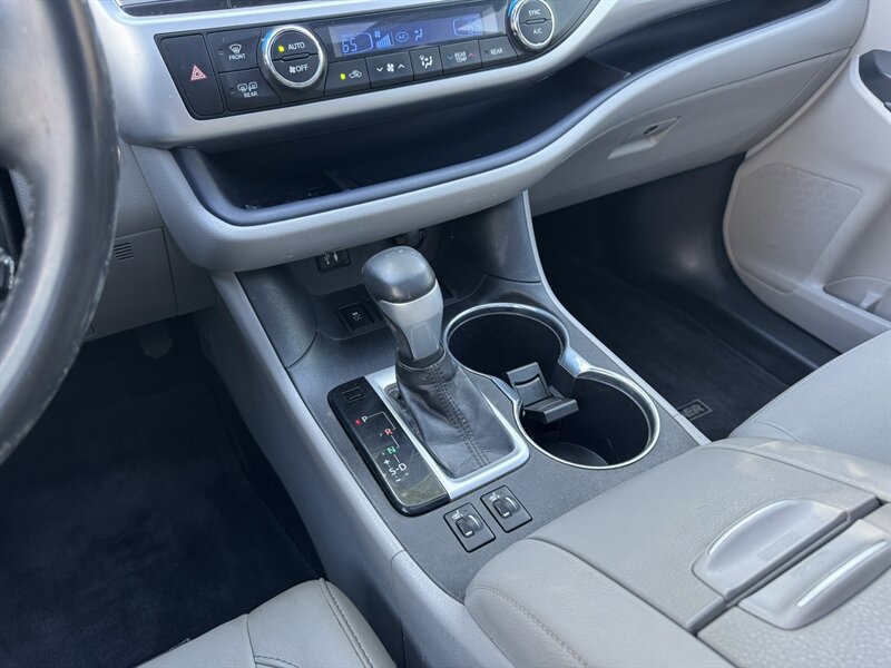 2015 Toyota Highlander XLE - Photo 22 - Mesa, AZ 85210