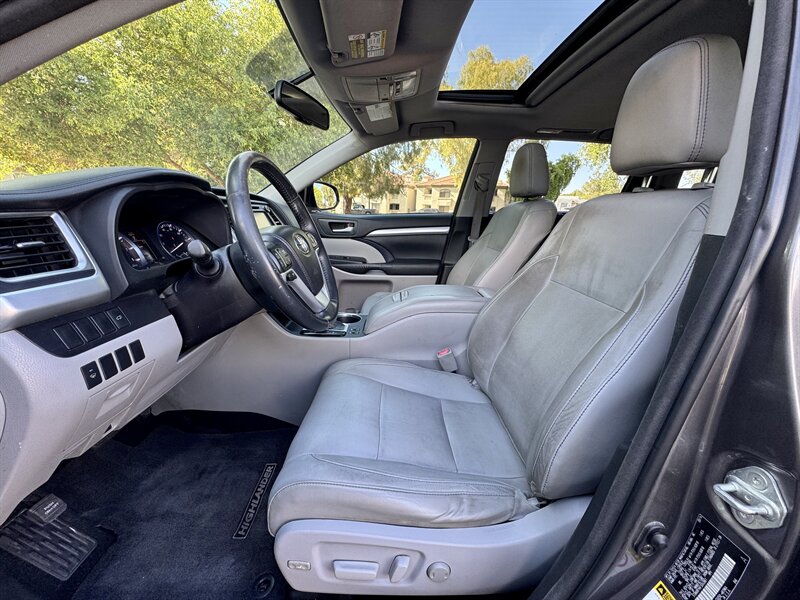 2015 Toyota Highlander XLE - Photo 9 - Mesa, AZ 85210