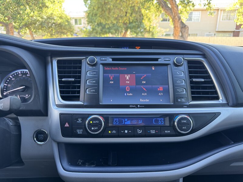 2015 Toyota Highlander XLE - Photo 21 - Mesa, AZ 85210