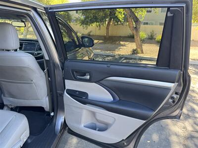 2015 Toyota Highlander XLE - Photo 14 - Mesa, AZ 85210