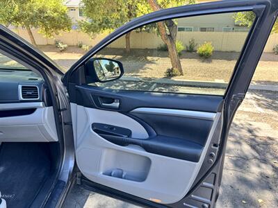 2015 Toyota Highlander XLE - Photo 12 - Mesa, AZ 85210