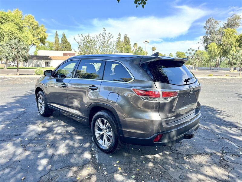2015 Toyota Highlander XLE - Photo 5 - Mesa, AZ 85210