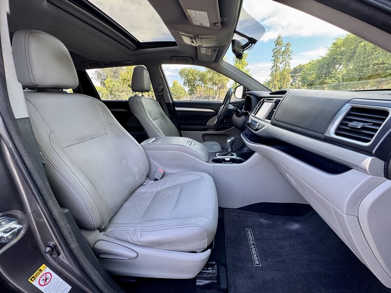 2015 Toyota Highlander XLE - Photo 11 - Mesa, AZ 85210