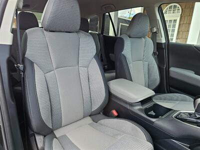 2025 Subaru Outback Premium   - Photo 12 - De Pere, WI 54115