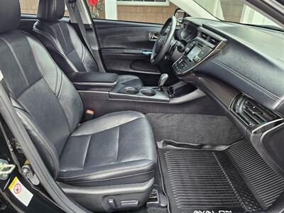 2017 Toyota Avalon XLE Plus   - Photo 13 - De Pere, WI 54115