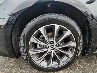 2017 Toyota Avalon XLE Plus   - Photo 24 - De Pere, WI 54115