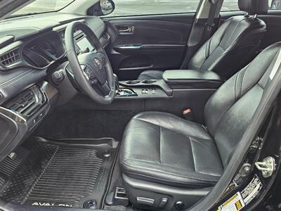 2017 Toyota Avalon XLE Plus   - Photo 4 - De Pere, WI 54115