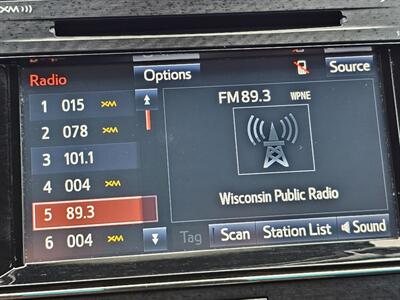 2017 Toyota Avalon XLE Plus   - Photo 29 - De Pere, WI 54115