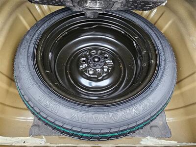 2017 Toyota Avalon XLE Plus   - Photo 38 - De Pere, WI 54115