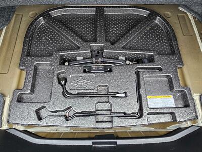 2017 Toyota Avalon XLE Plus   - Photo 37 - De Pere, WI 54115