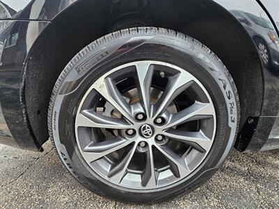 2017 Toyota Avalon XLE Plus   - Photo 43 - De Pere, WI 54115