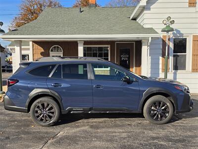 2025 Subaru Outback Onyx Edition   - Photo 2 - De Pere, WI 54115