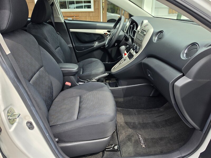 2009 Toyota Matrix - Photo 10 - De Pere, WI 54115