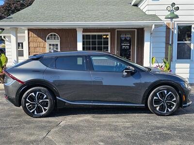 2023 Kia EV6 Wind   - Photo 2 - De Pere, WI 54115