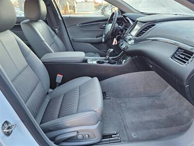 2014 Chevrolet Impala LT 2LT   - Photo 12 - De Pere, WI 54115