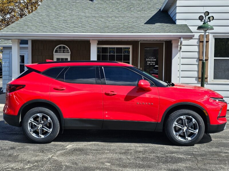 2023 Chevrolet Blazer LT - Photo 2 - De Pere, WI 54115
