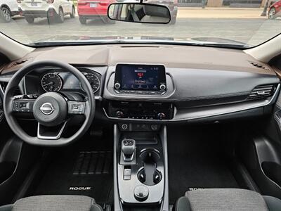 2023 Nissan Rogue SV   - Photo 4 - De Pere, WI 54115
