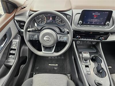 2023 Nissan Rogue SV   - Photo 5 - De Pere, WI 54115