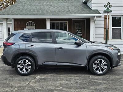 2023 Nissan Rogue SV   - Photo 2 - De Pere, WI 54115