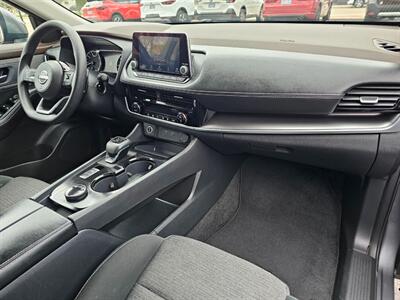 2023 Nissan Rogue SV   - Photo 11 - De Pere, WI 54115