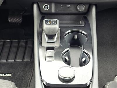 2023 Nissan Rogue SV   - Photo 10 - De Pere, WI 54115