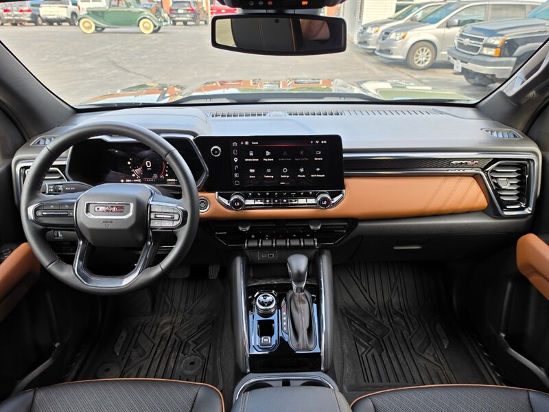 2023 GMC Canyon AT4 - Photo 5 - De Pere, WI 54115