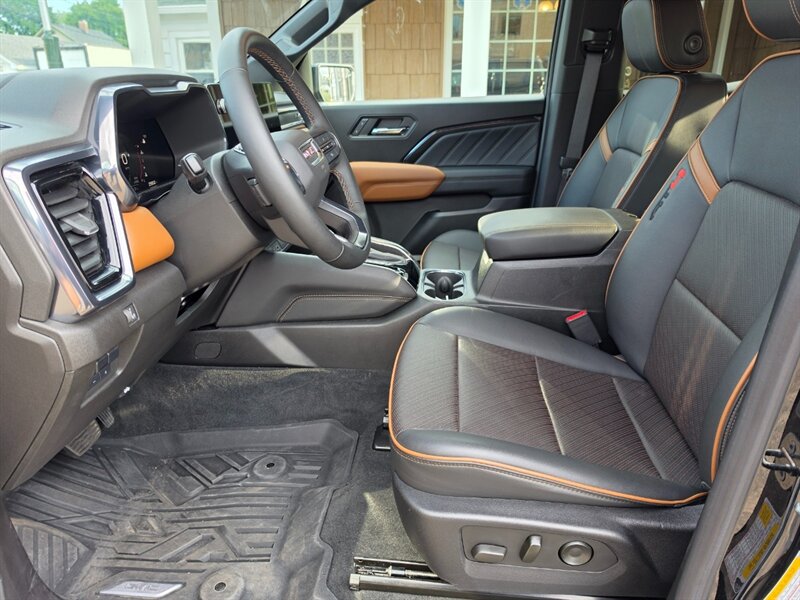2023 GMC Canyon AT4 - Photo 4 - De Pere, WI 54115