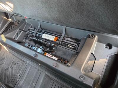 2023 GMC Canyon AT4 - Photo 17 - De Pere, WI 54115