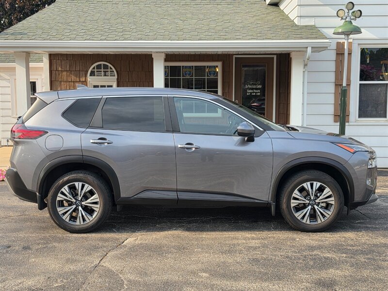 2023 Nissan Rogue SV - Photo 2 - De Pere, WI 54115
