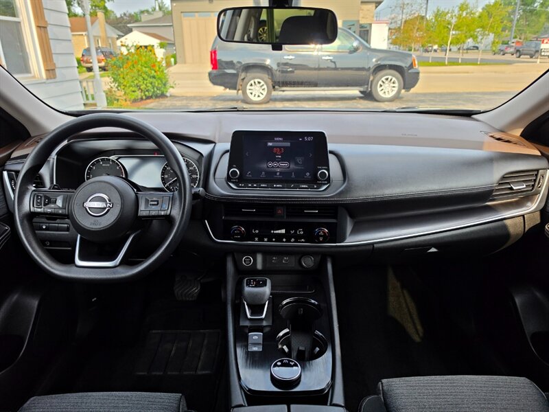 2023 Nissan Rogue SV - Photo 4 - De Pere, WI 54115