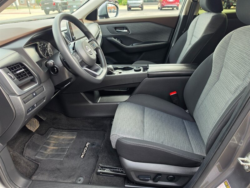 2023 Nissan Rogue SV - Photo 3 - De Pere, WI 54115