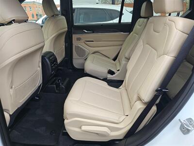 2023 Jeep Grand Cherokee L Limited   - Photo 13 - De Pere, WI 54115