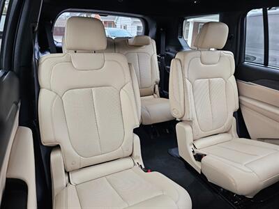 2023 Jeep Grand Cherokee L Limited   - Photo 15 - De Pere, WI 54115