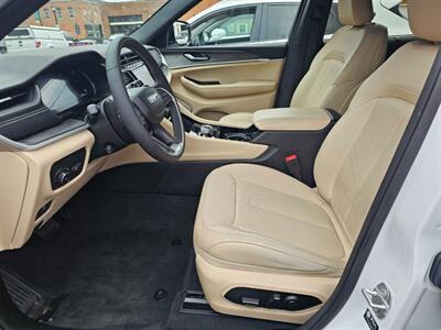2023 Jeep Grand Cherokee L Limited   - Photo 3 - De Pere, WI 54115